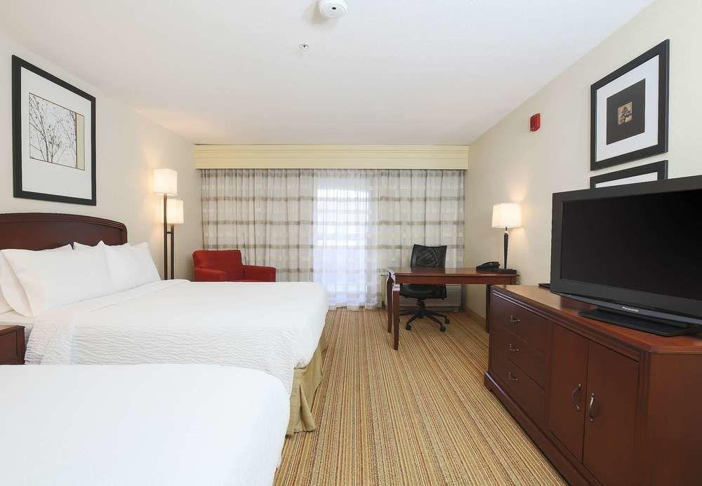 Отель Courtyard By Marriott Salinas Monterey Экстерьер фото