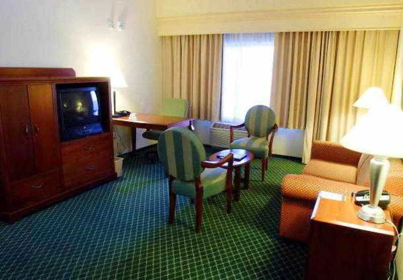 Отель Courtyard By Marriott Salinas Monterey Номер фото