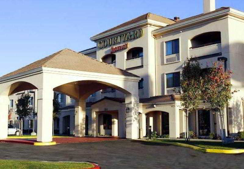 Отель Courtyard By Marriott Salinas Monterey Экстерьер фото