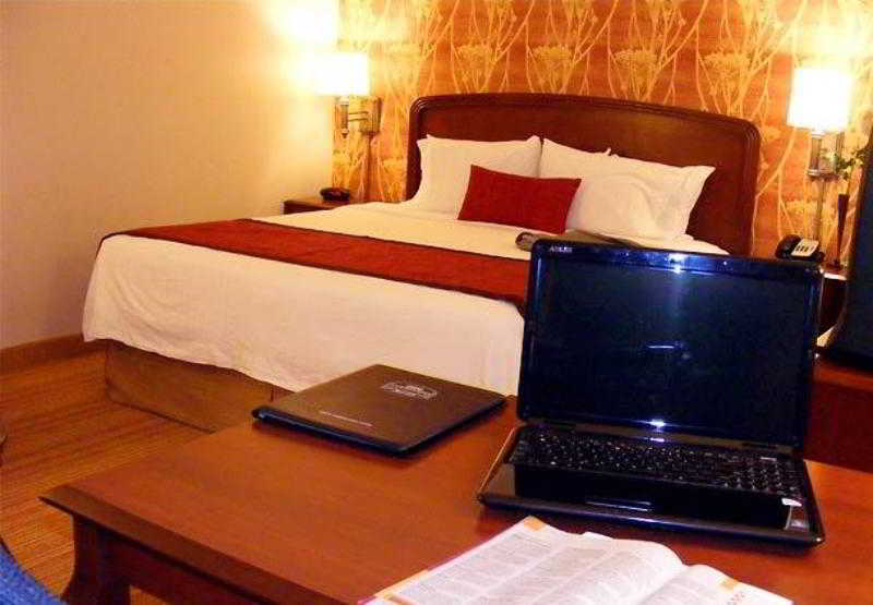 Отель Courtyard By Marriott Salinas Monterey Номер фото