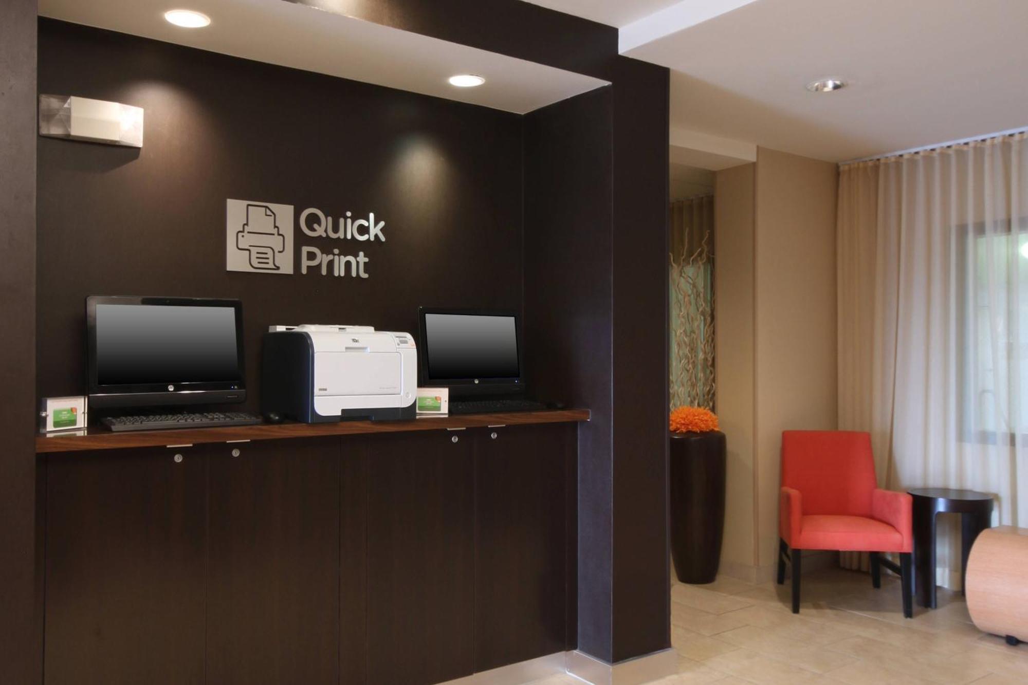 Отель Courtyard By Marriott Salinas Monterey Экстерьер фото