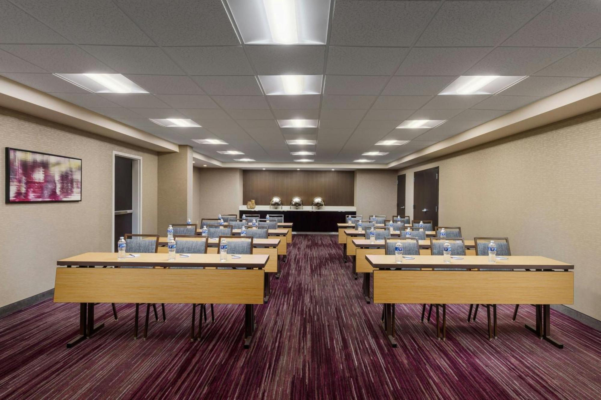 Отель Courtyard By Marriott Salinas Monterey Экстерьер фото