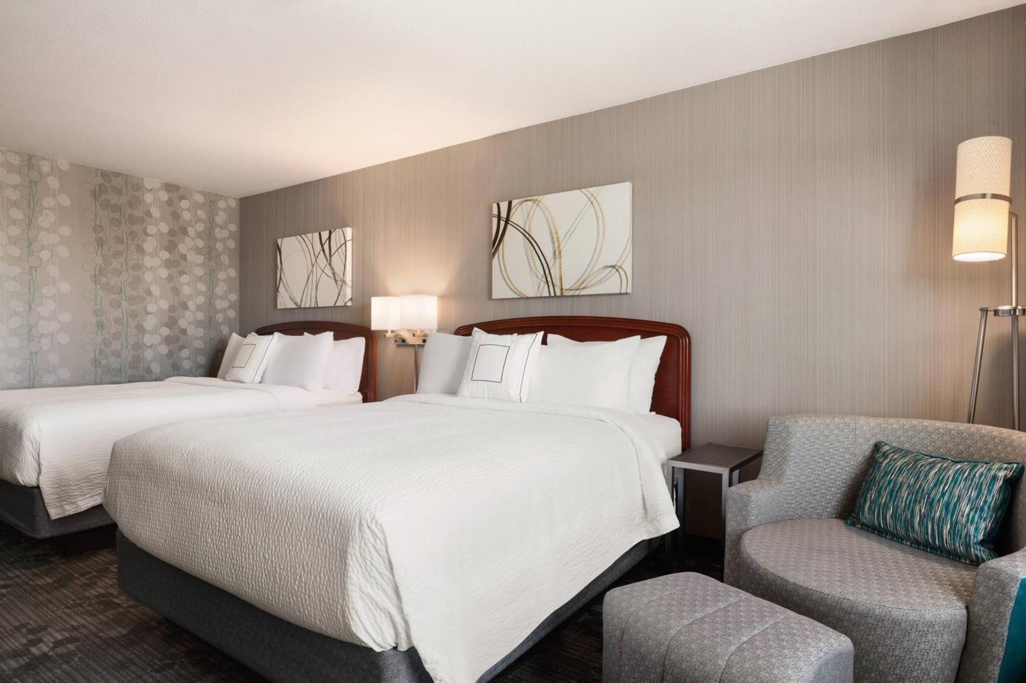 Отель Courtyard By Marriott Salinas Monterey Экстерьер фото