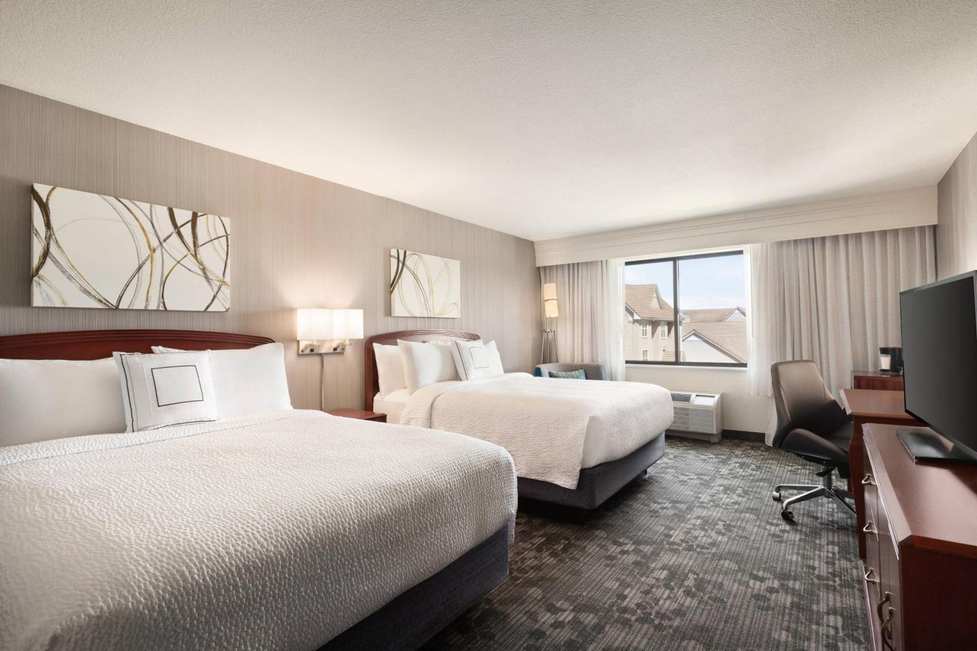 Отель Courtyard By Marriott Salinas Monterey Экстерьер фото