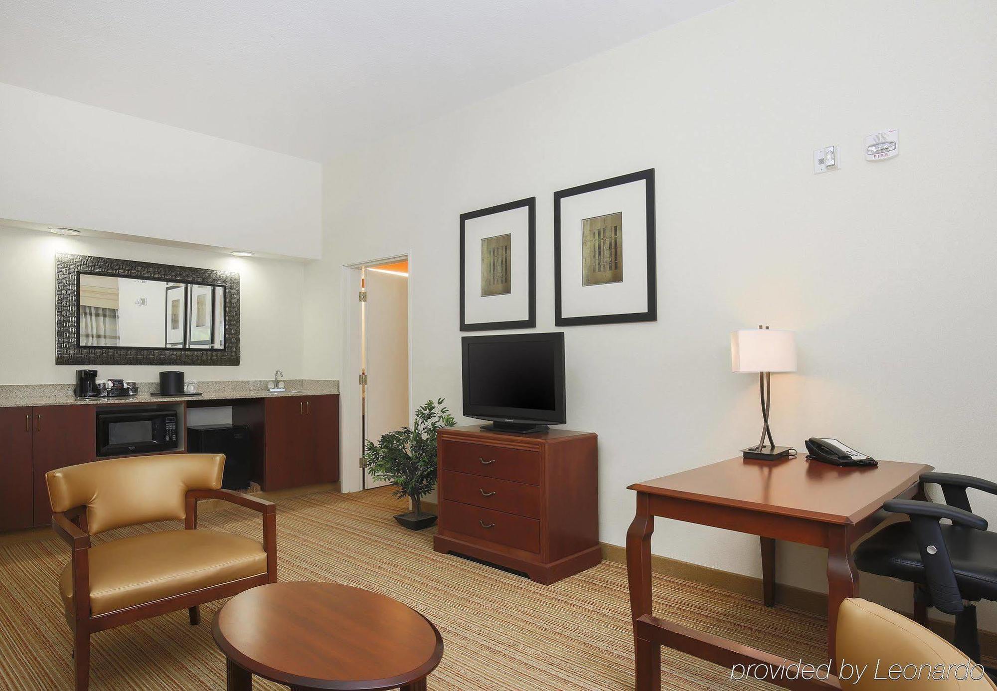 Отель Courtyard By Marriott Salinas Monterey Экстерьер фото