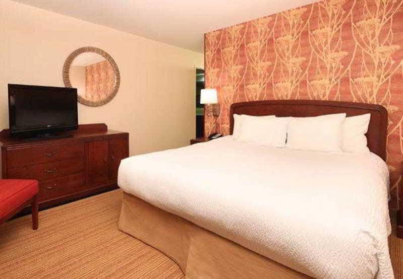 Отель Courtyard By Marriott Salinas Monterey Экстерьер фото